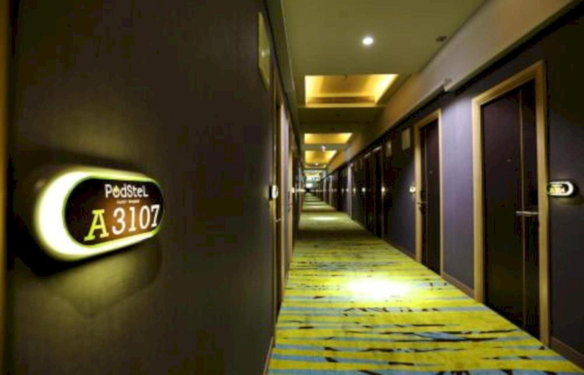 Capital O 75451 Podstel Hostel Bangkok Exterior photo